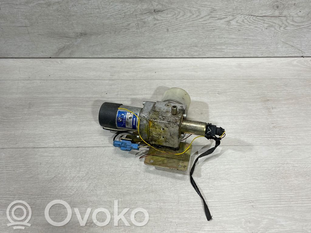 BMW 7 E65 E66 Pritraukėjas galinio dangčio 