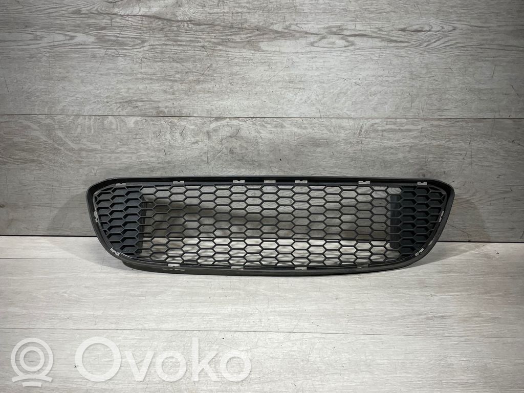 BMW 1 E82 E88 Front bumper lower grill 