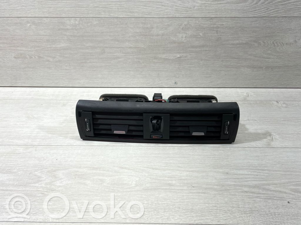 BMW 1 F20 F21 Dysze / Kratki środkowego nawiewu deski rozdzielczej 