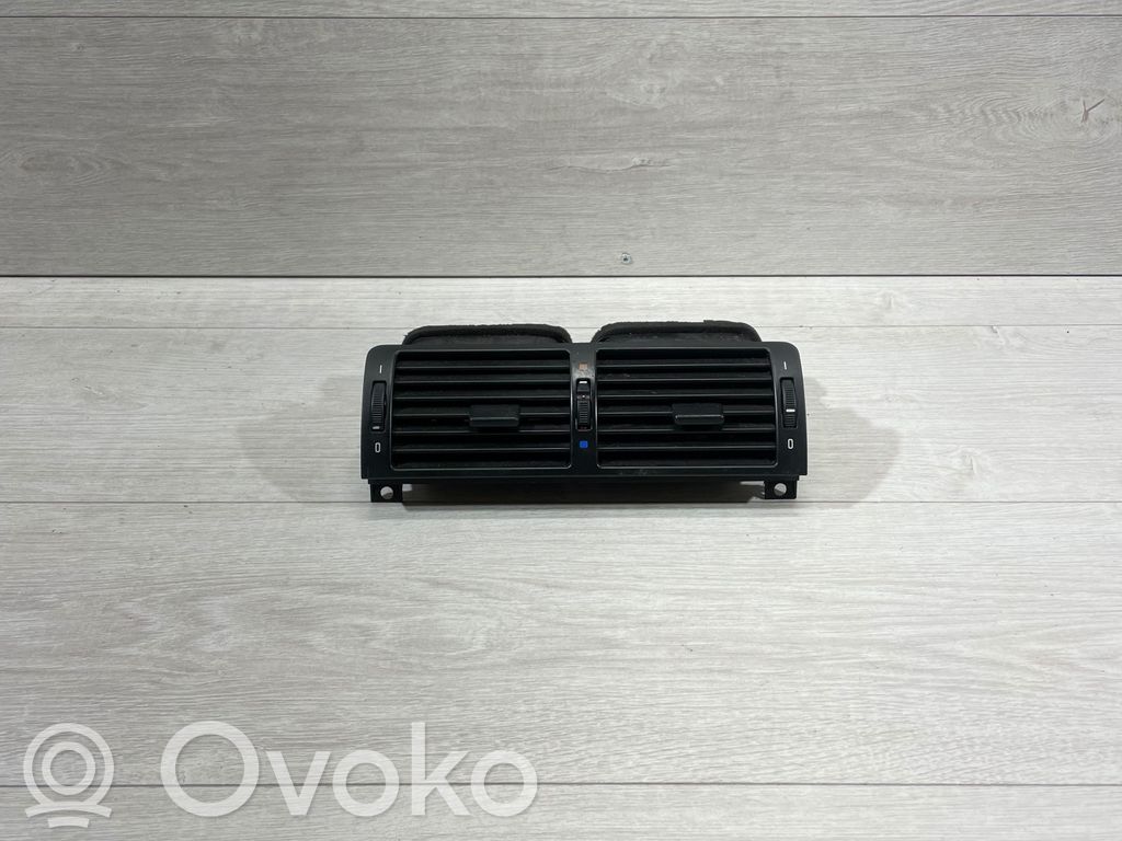 BMW 3 E46 Centrālais gaisa ventilācijas režģis 