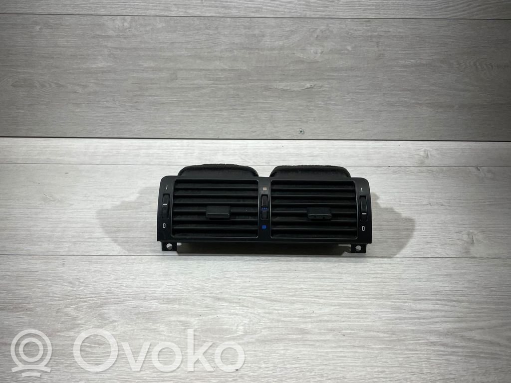 BMW 3 E46 Centrālais gaisa ventilācijas režģis 