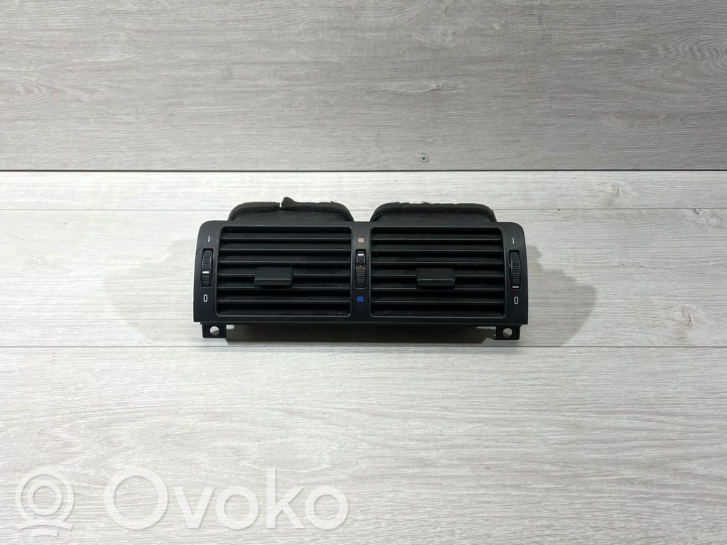 BMW 3 E46 Centrālais gaisa ventilācijas režģis 