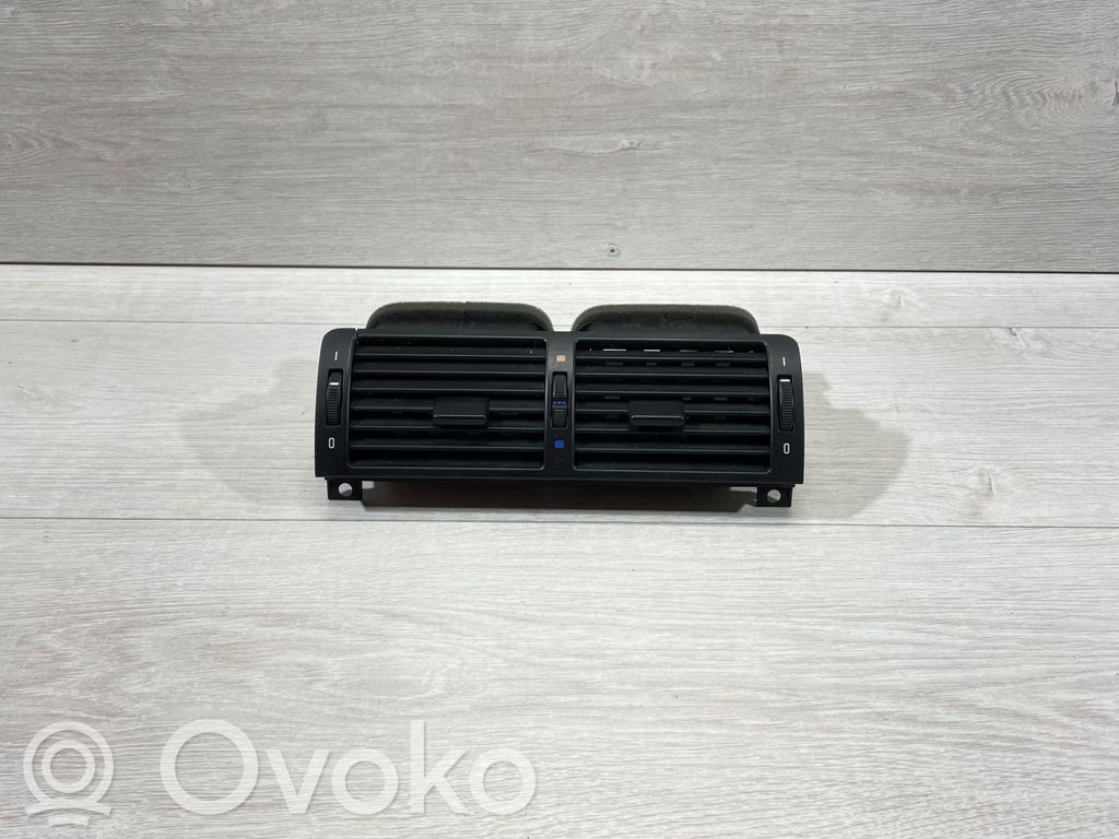 BMW 3 E46 Centrālais gaisa ventilācijas režģis 