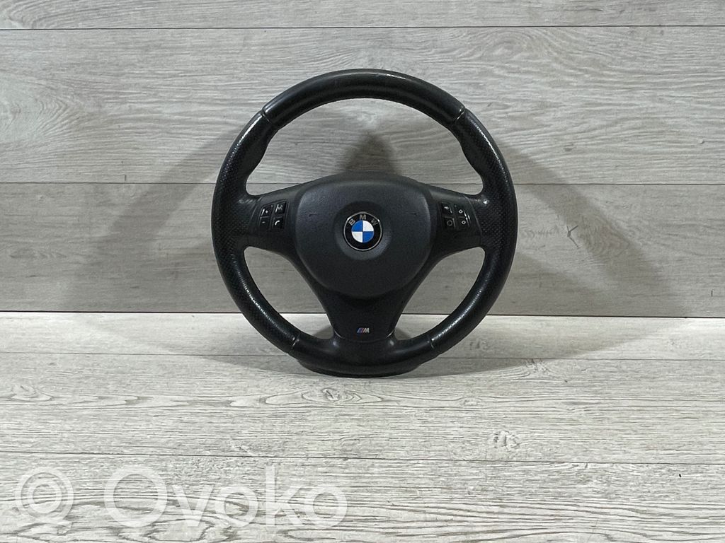Ohjauspyörä   7839075,305577299239,33677051505W
