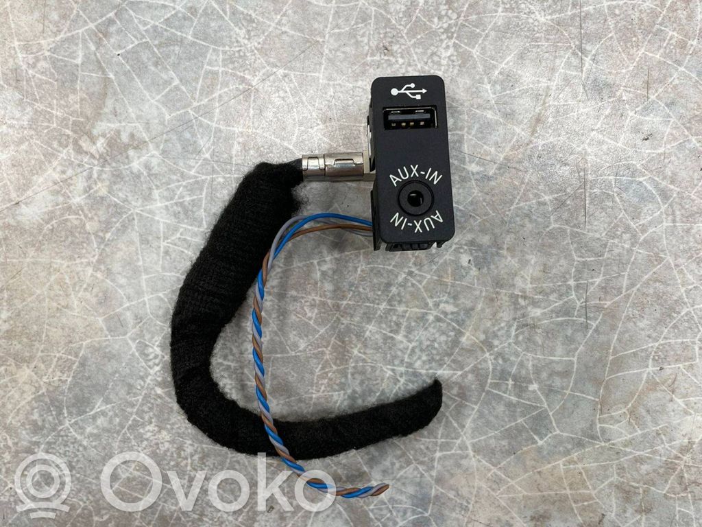 BMW 3 F30 F35 F31 USB socket connector 