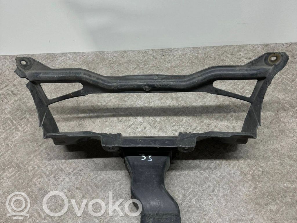 BMW i3 Wlot / Kanał powietrza intercoolera 