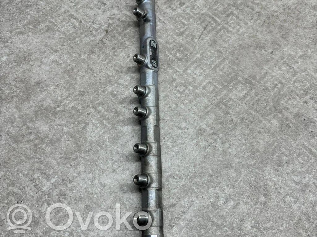BMW X5 F15 Listwa wtryskowa 
