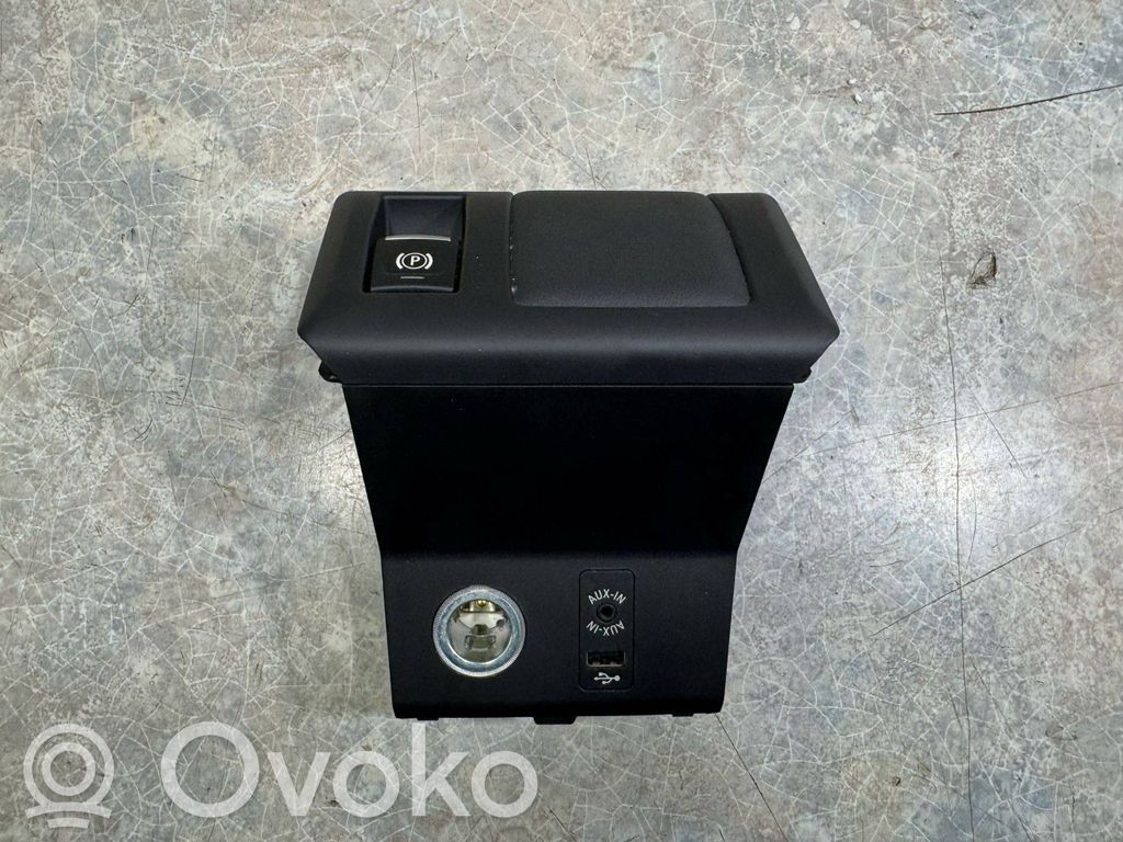 BMW i3 Kita centrinė konsolės (tunelio) detalė 