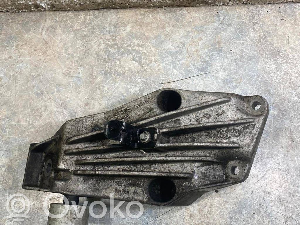 BMW 5 G30 G31 G38 Engine mounting bracket 