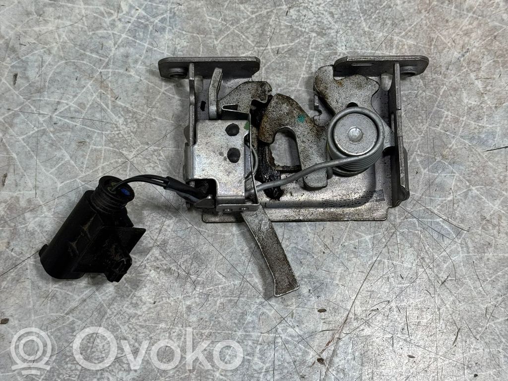 BMW i3 Spyna variklio dangčio 