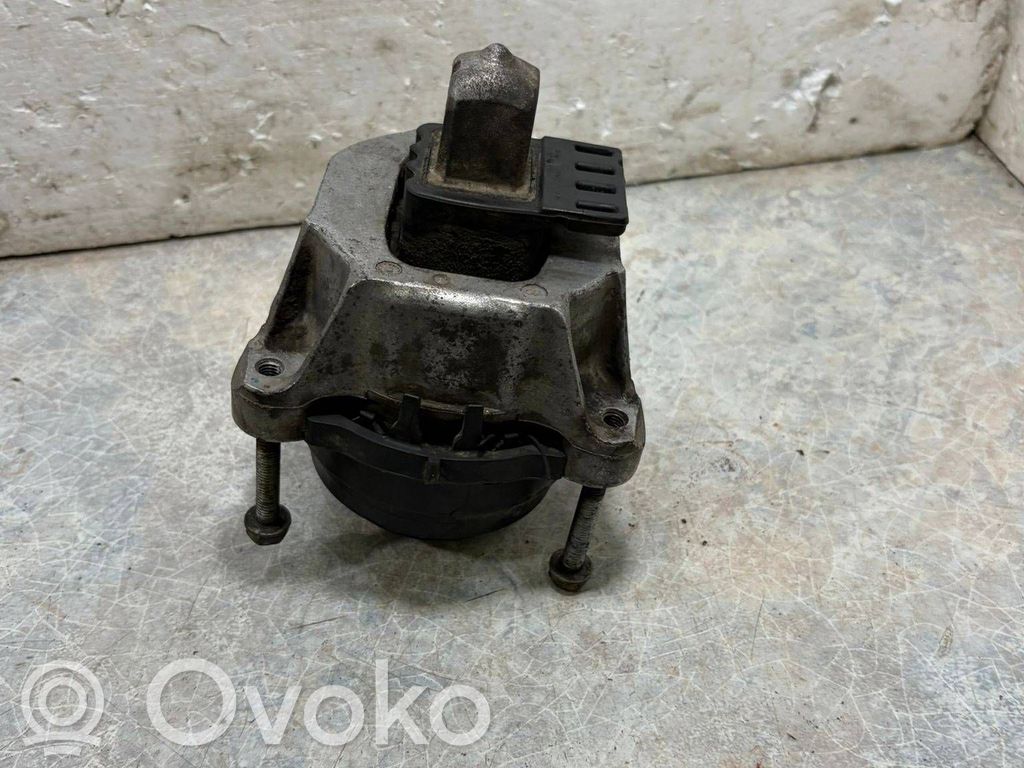 BMW 5 G30 G31 G38 Engine mount bracket 