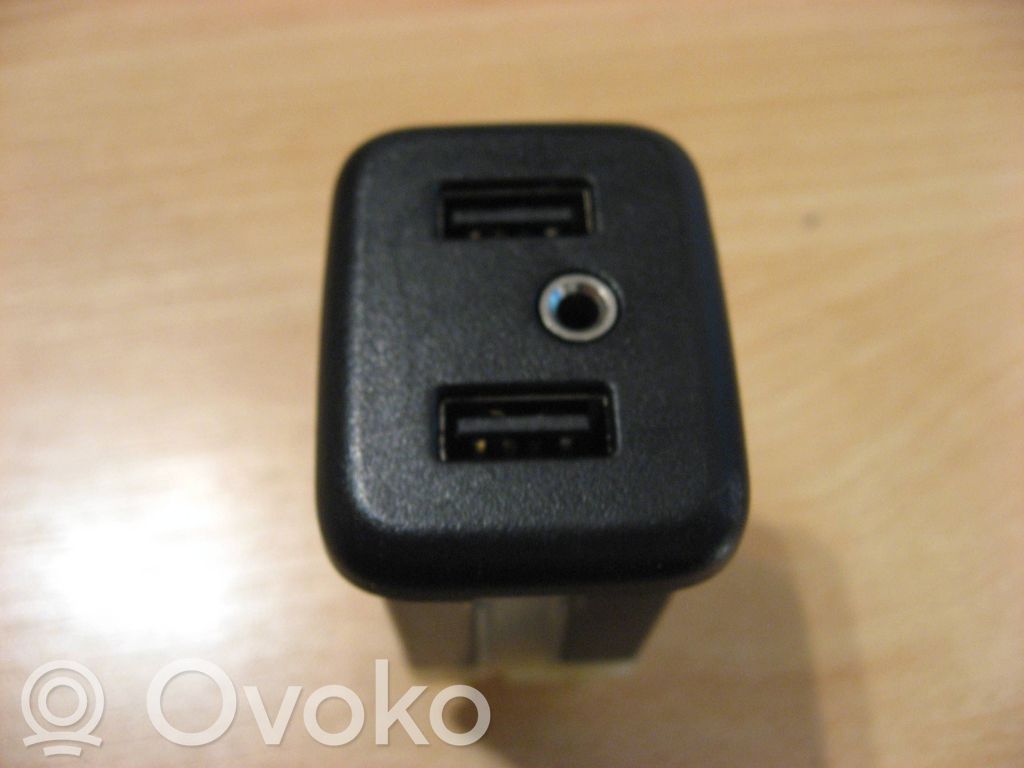 Cadillac CT6 USB socket connector 