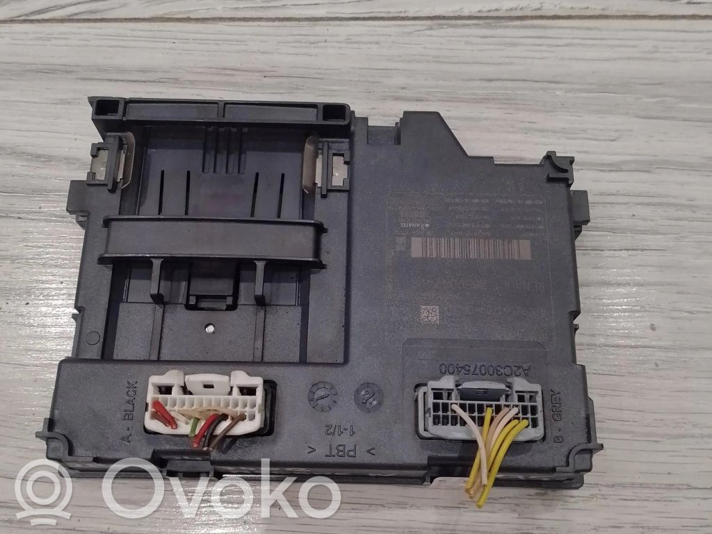 Renault Megane IV Ignition key card reader 
