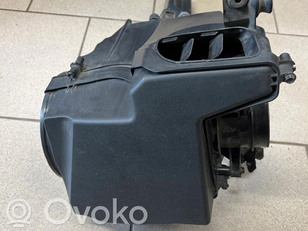Ford Focus Air filter box 