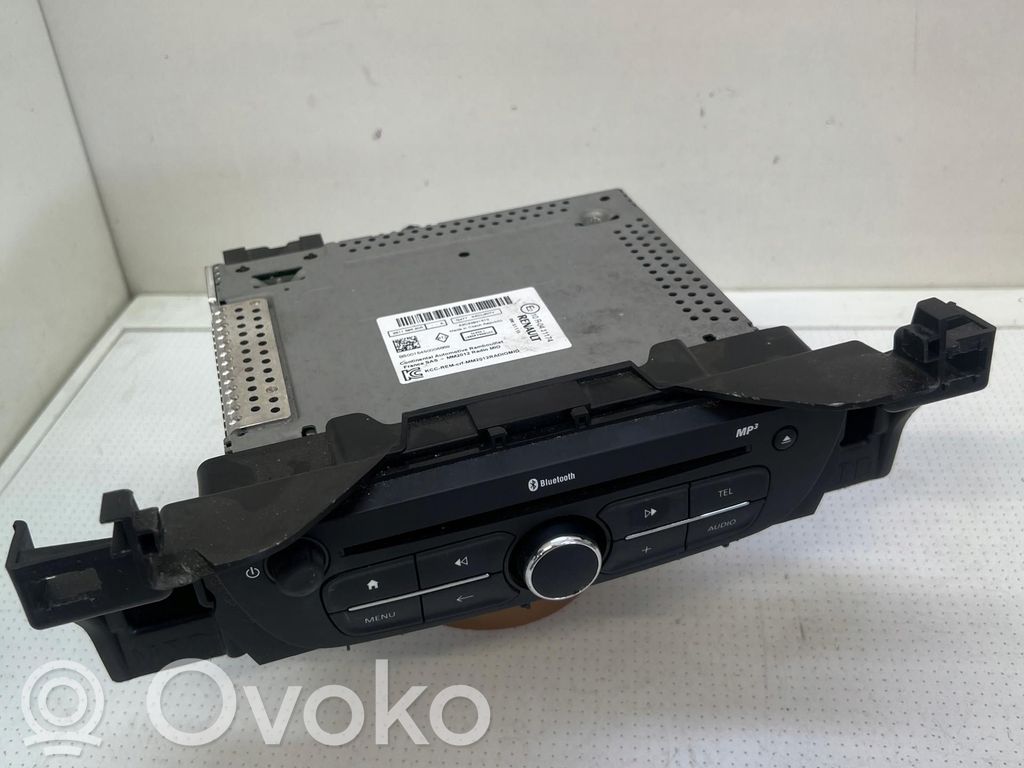 Renault Kangoo II Panel / Radioodtwarzacz CD/DVD/GPS 