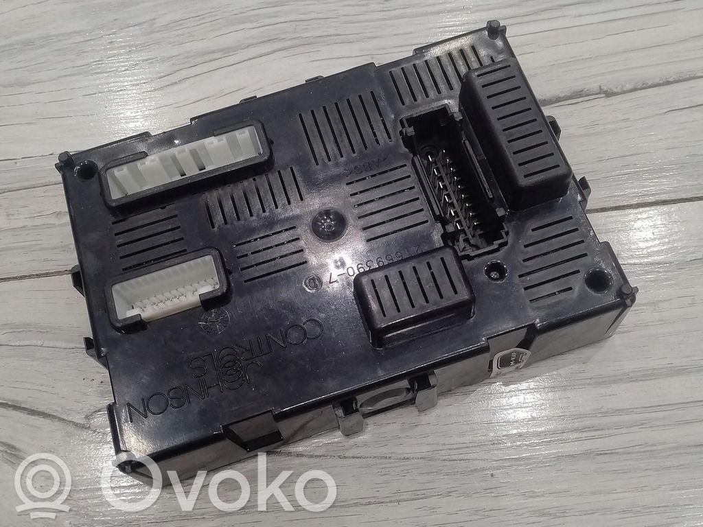 Renault Clio III Módulo de confort/conveniencia 