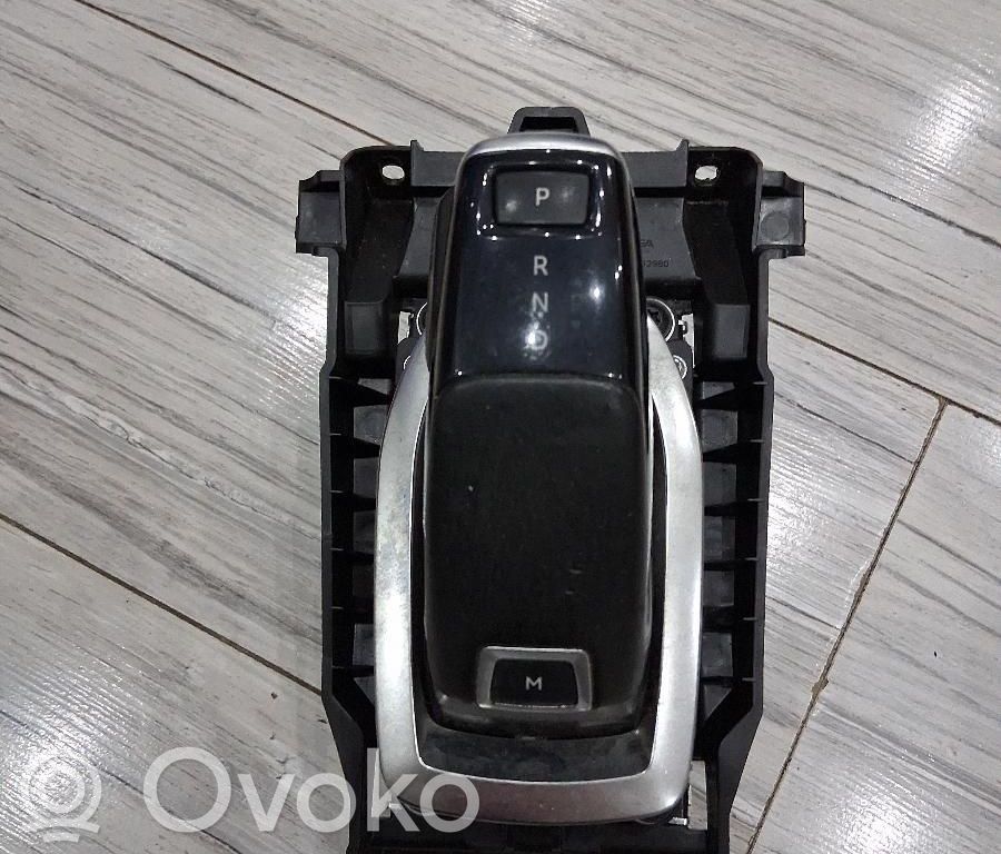 Peugeot 3008 II Lewarek zmiany biegów / górny 