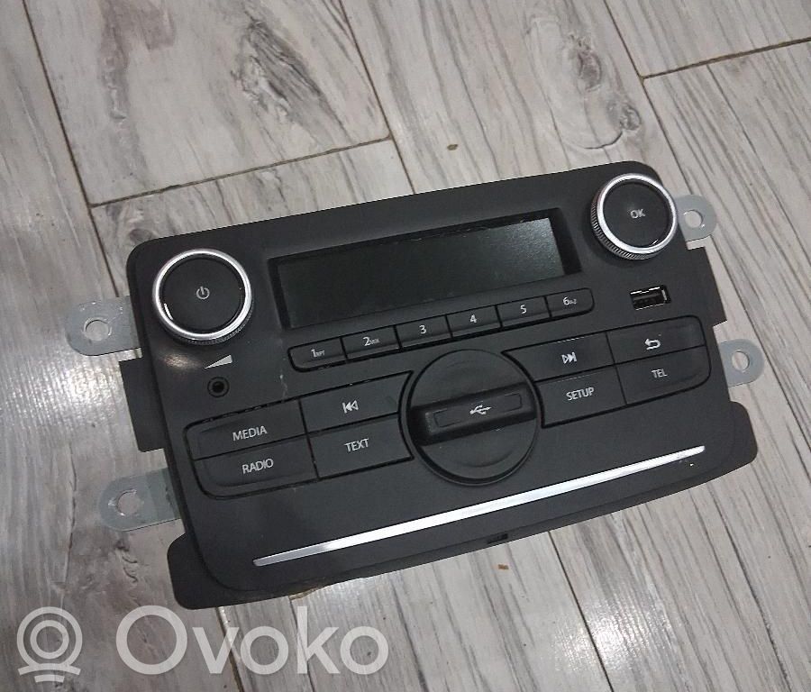 Dacia Sandero II Radio/CD/DVD/GPS head unit 