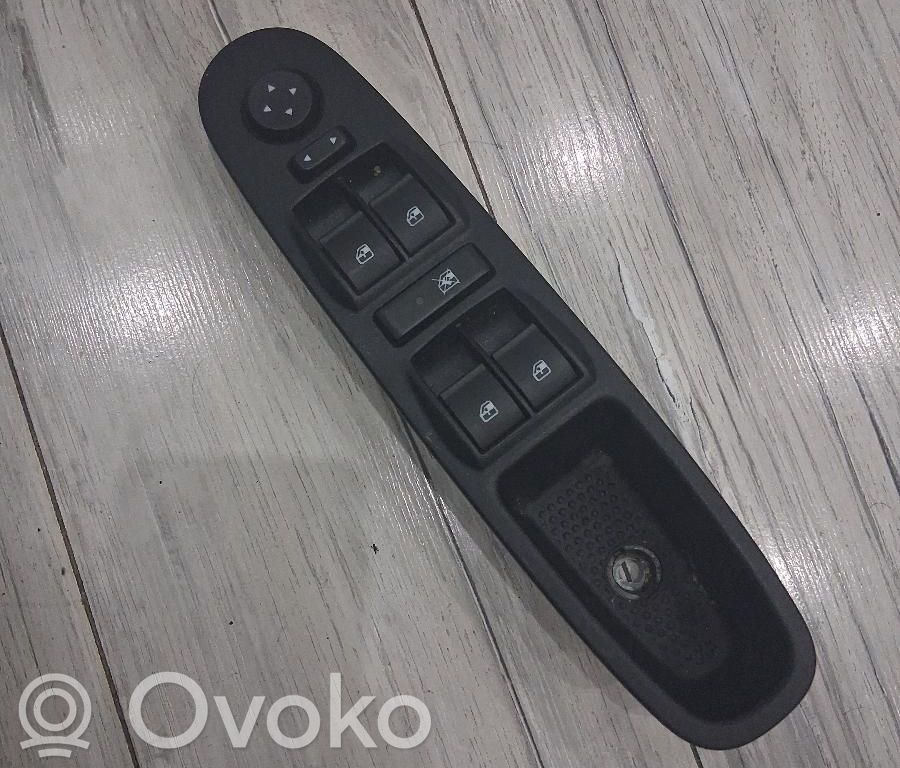 Lancia Ypsilon Electric window control switch 