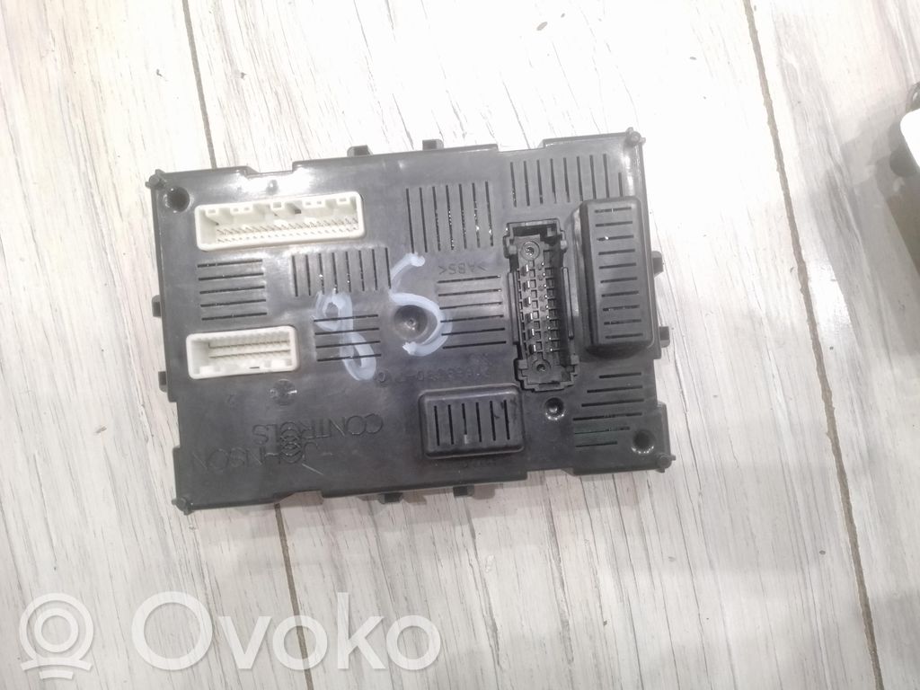 Renault Clio III Comfort/convenience module 