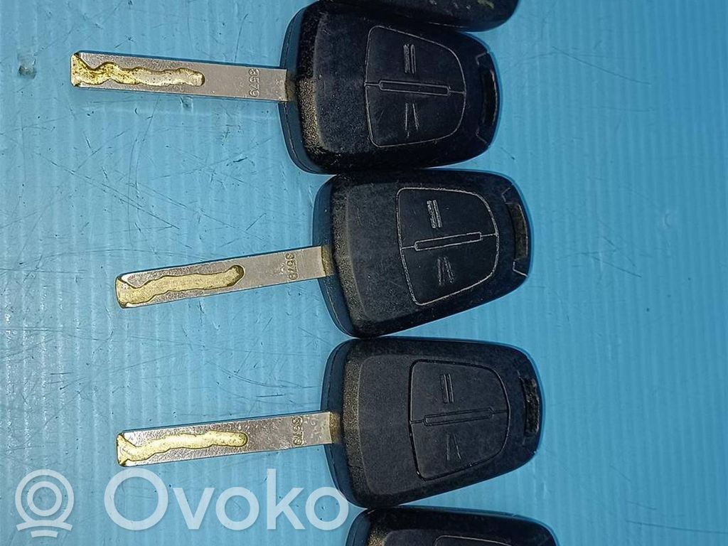 Opel Corsa D Cheie/telecomandă contact 