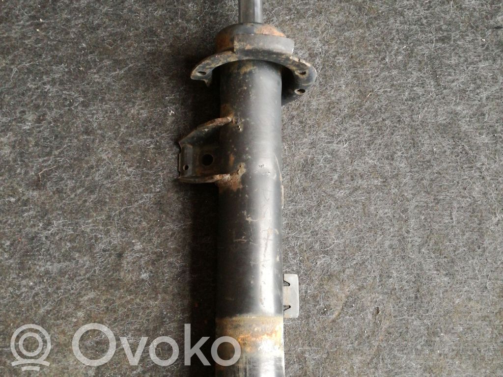 BMW 1 E82 E88 Front shock absorber/damper 