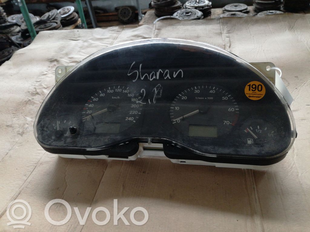 Volkswagen Sharan Speedometer (instrument cluster) 