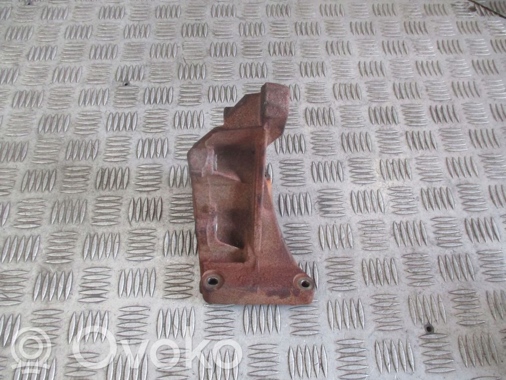 Peugeot 407 Engine mounting bracket 