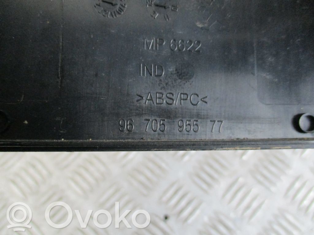 Peugeot 5008 Tiroir / boîte de rangement console centrale 