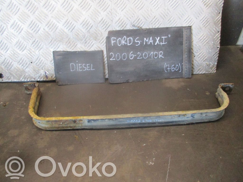 Fuel tank mounting bracket