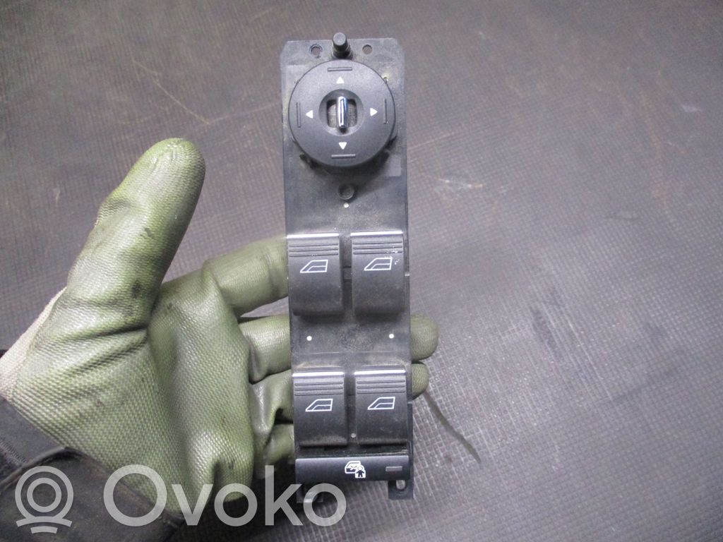 Ford Focus Electric window control switch 