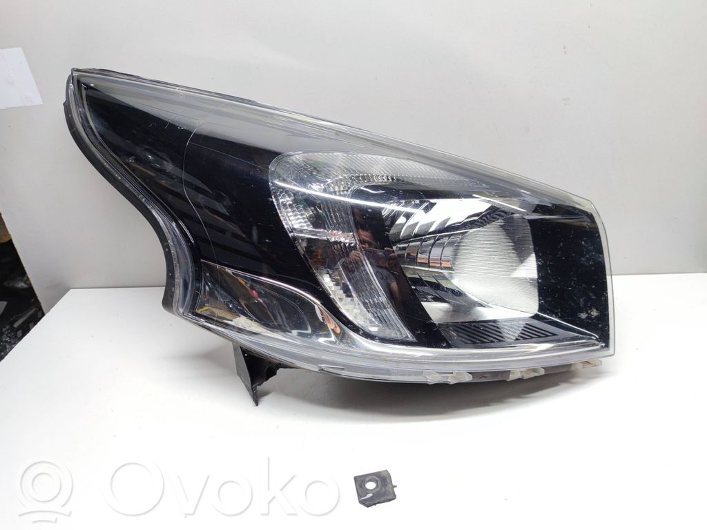 Opel Vivaro Scheinwerfer 