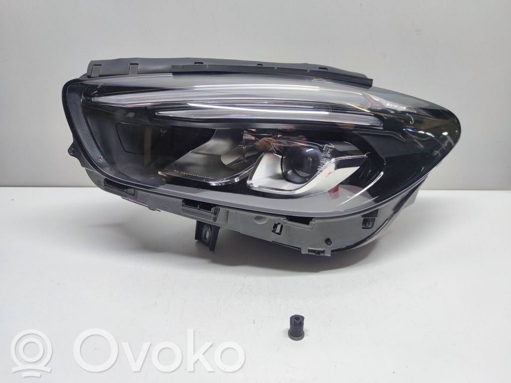 Mercedes-Benz B W247 Lampa przednia 
