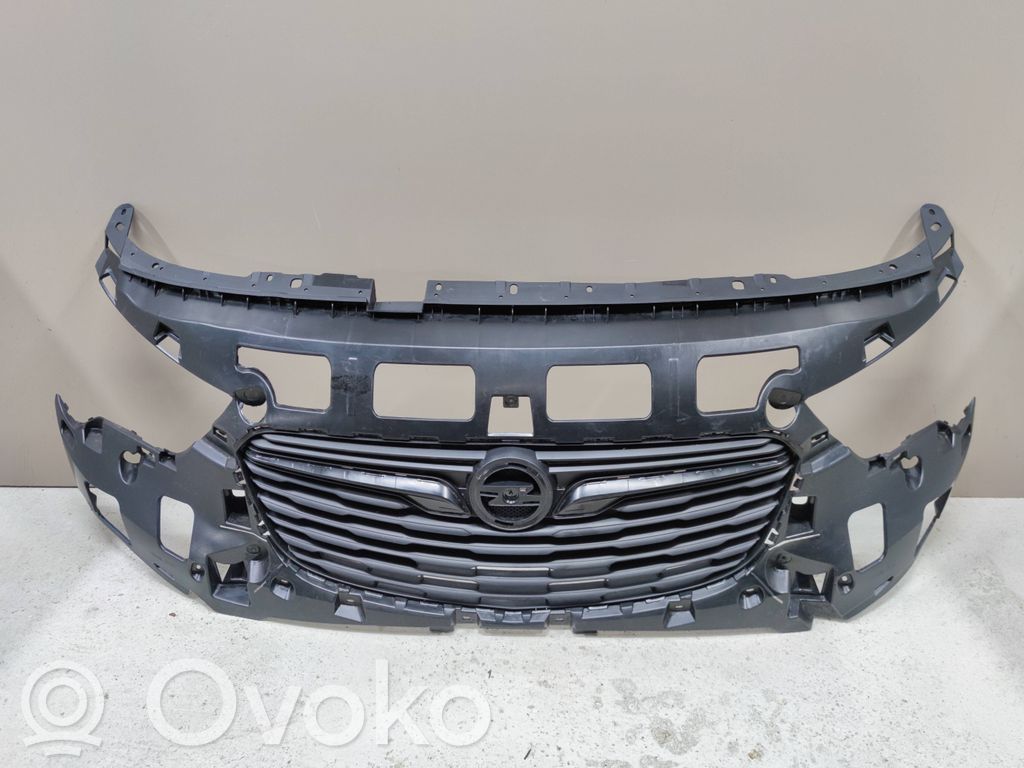 Opel Combo E Front grill 