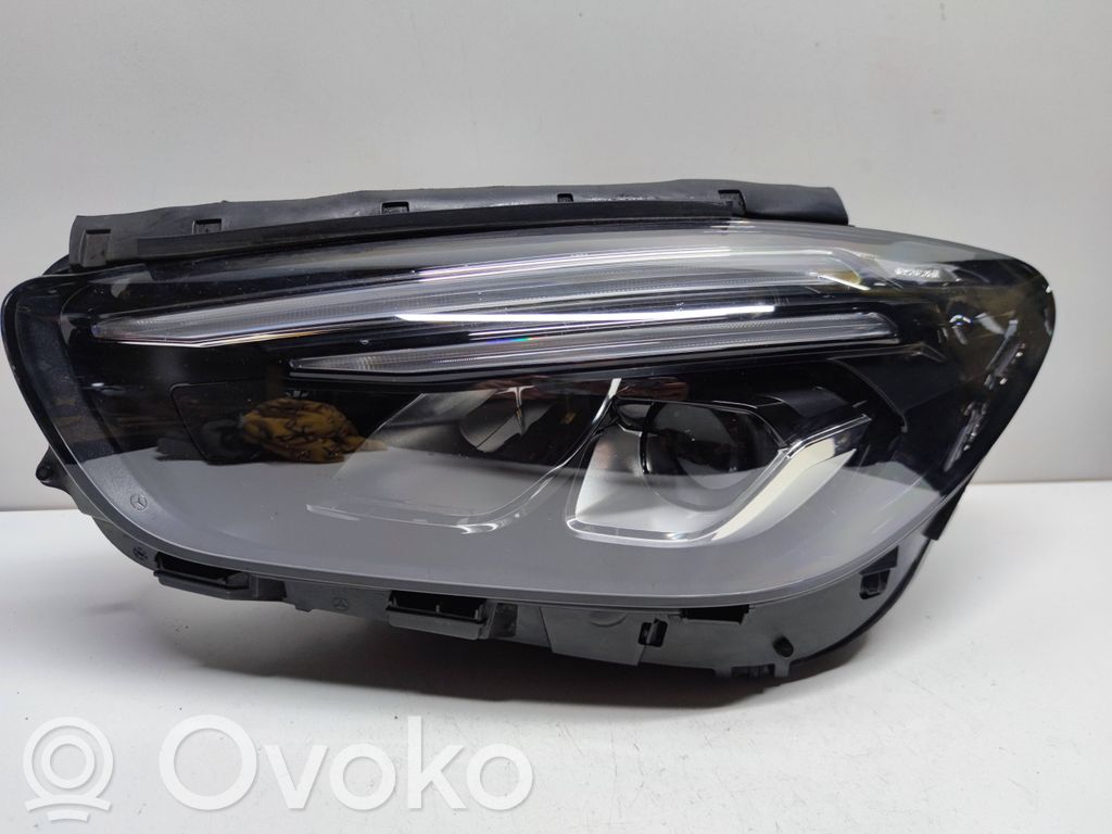 Mercedes-Benz B W247 Lampa przednia 