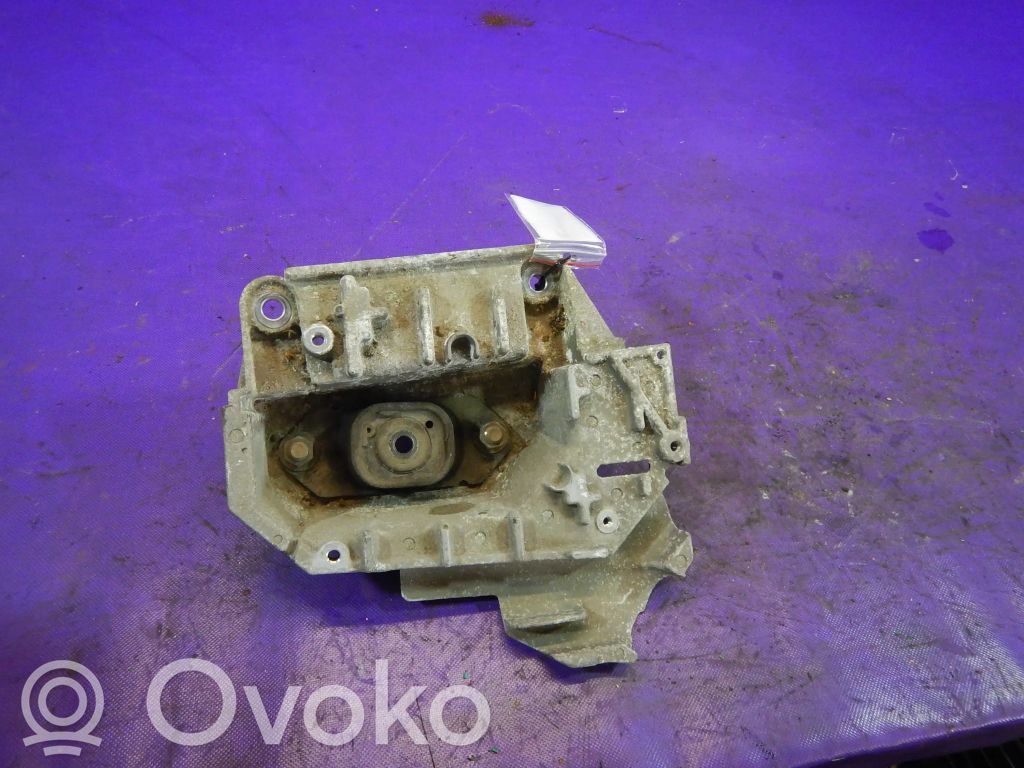 Nissan Micra Gearbox mounting bracket 