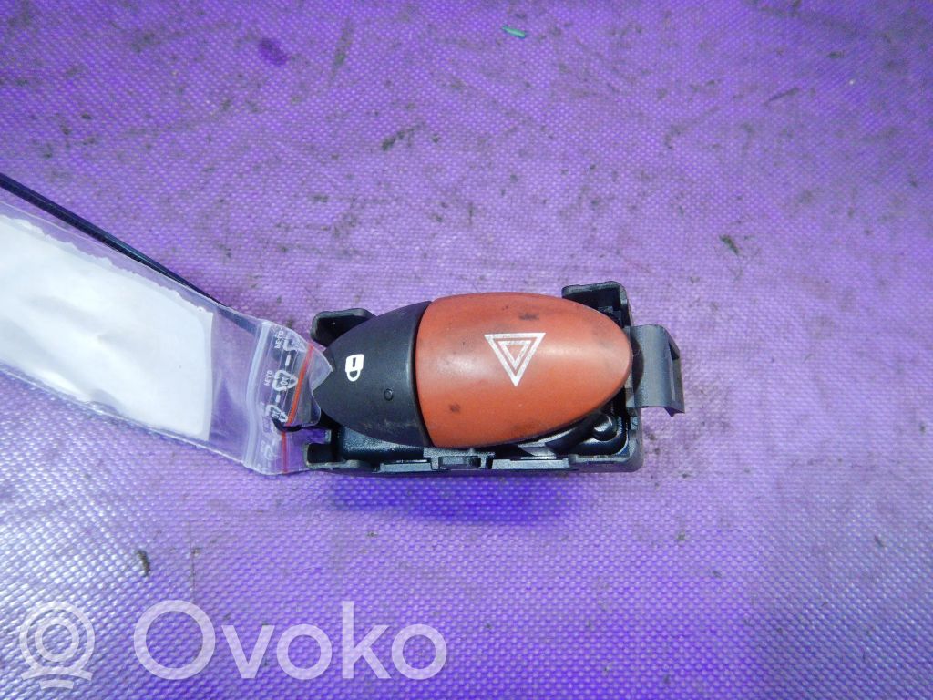 Botón interruptor de luz de peligro   8200214896A,8200214896A