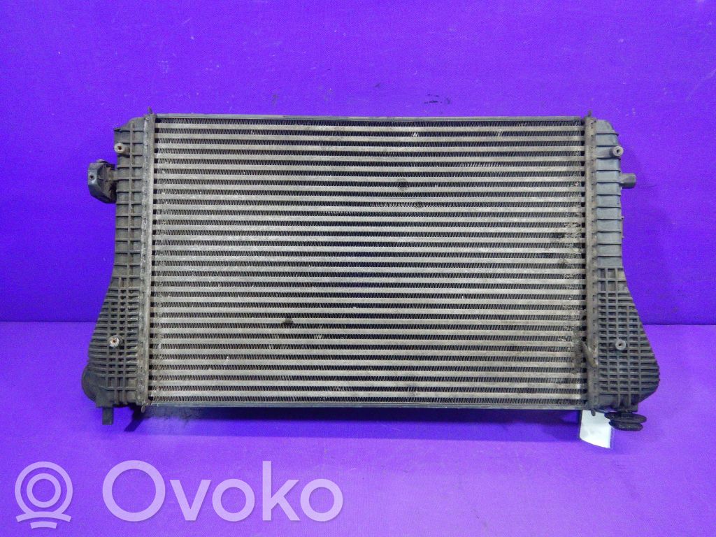 Volkswagen PASSAT B5.5 Interkūlerio radiatorius 