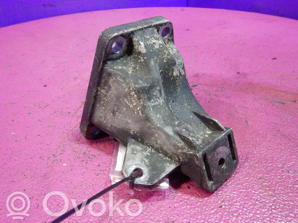 Audi A4 S4 B5 8D Support de boîte de vitesses 