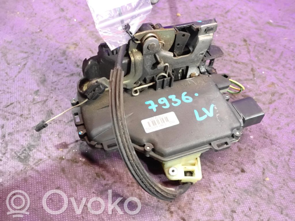 Volkswagen PASSAT B5.5 Serratura portiera anteriore