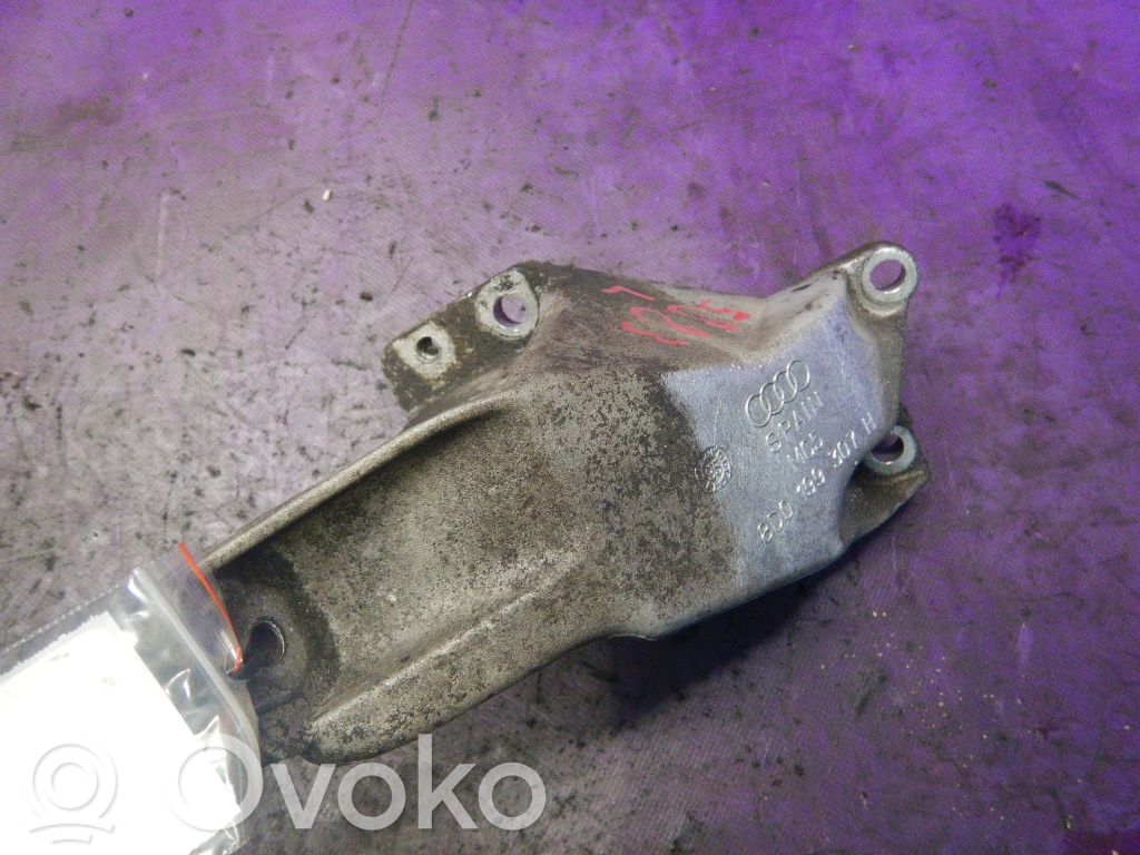 Audi A4 S4 B5 8D Engine mounting bracket 