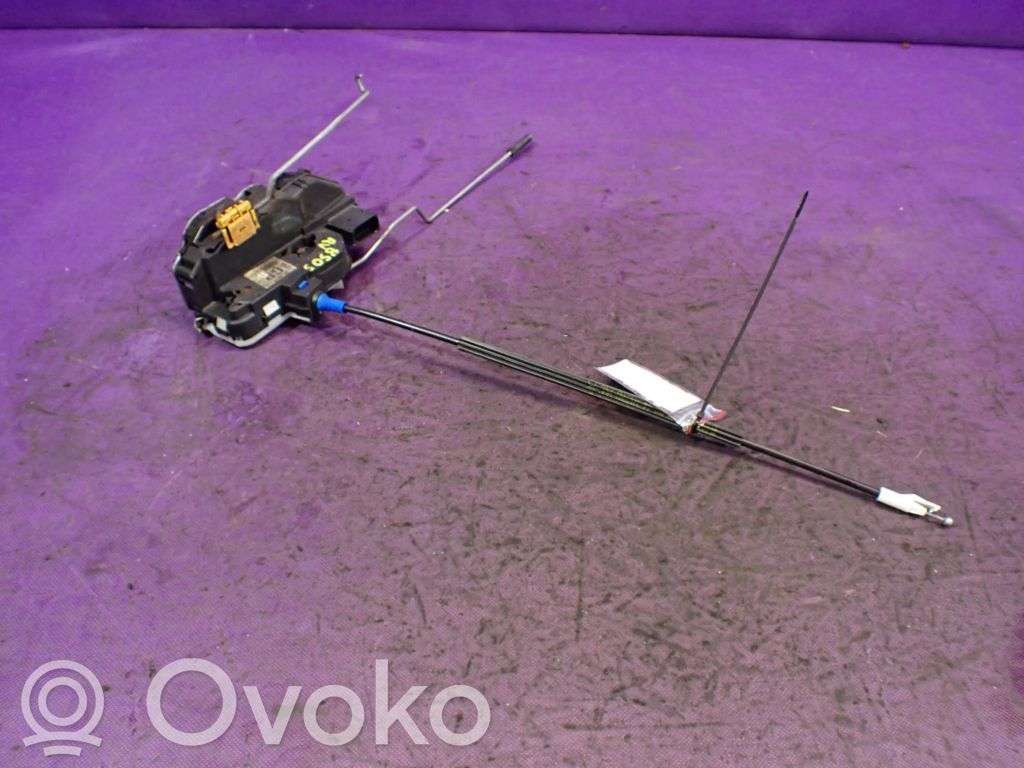 Opel Astra J Front door lock 