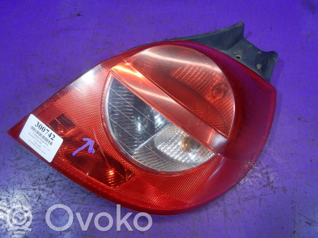 Renault Clio III Aizmugurējais lukturis virsbūvē 