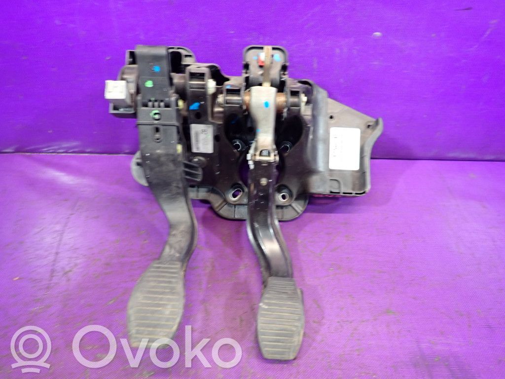 Opel Corsa D Pedalier 