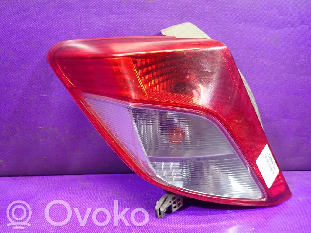Toyota Yaris Luci posteriori