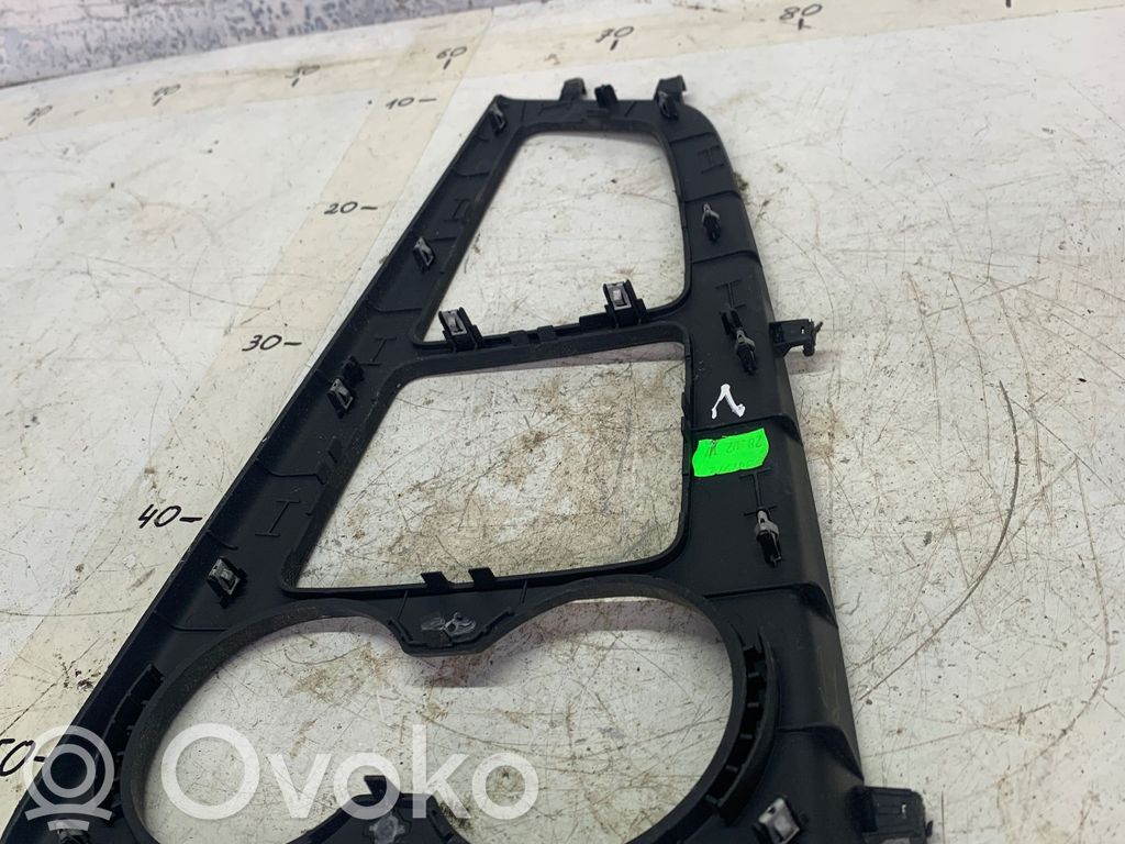 Audi A4 S4 B9 Hansikaslokeron koristelista 