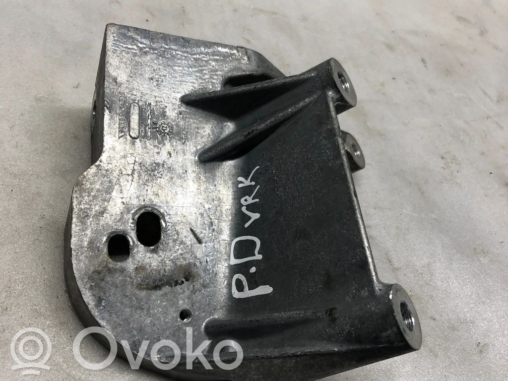 Volvo V40 Cross country Engine mounting bracket 