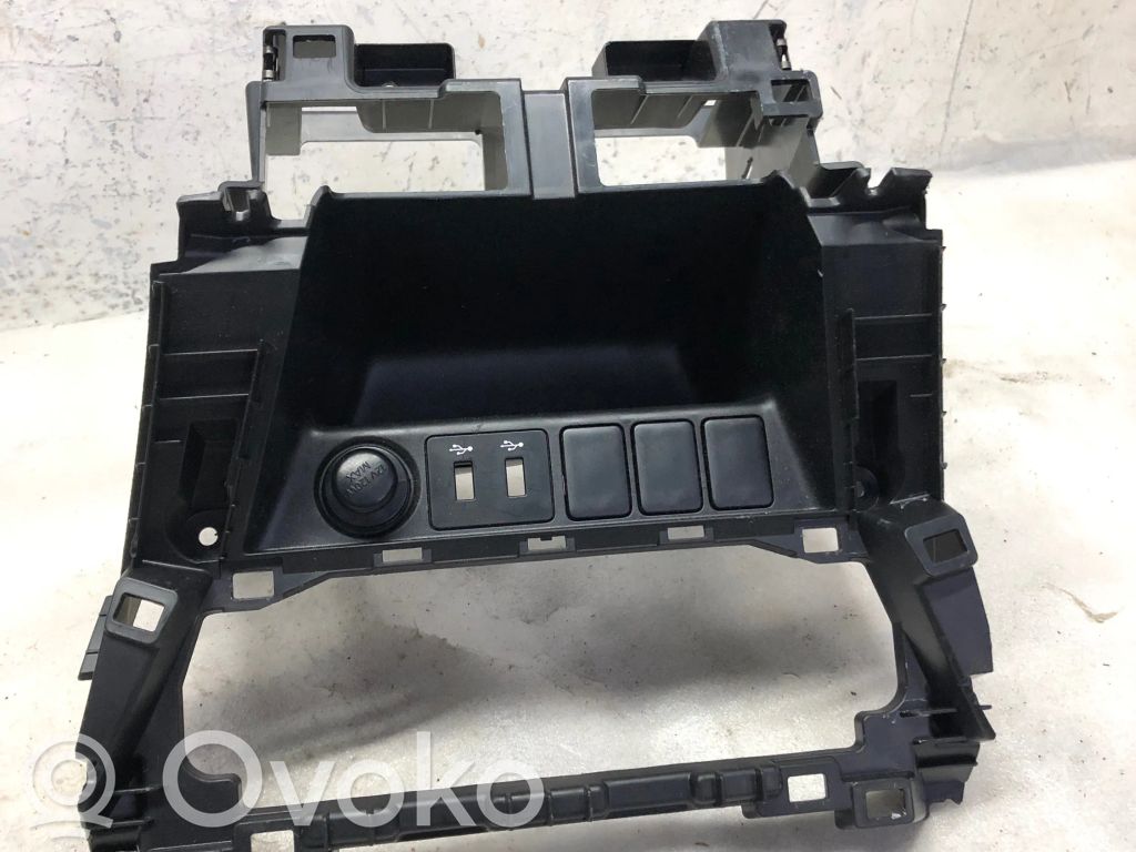 Mitsubishi Eclipse Cross Panneau de garniture console centrale 