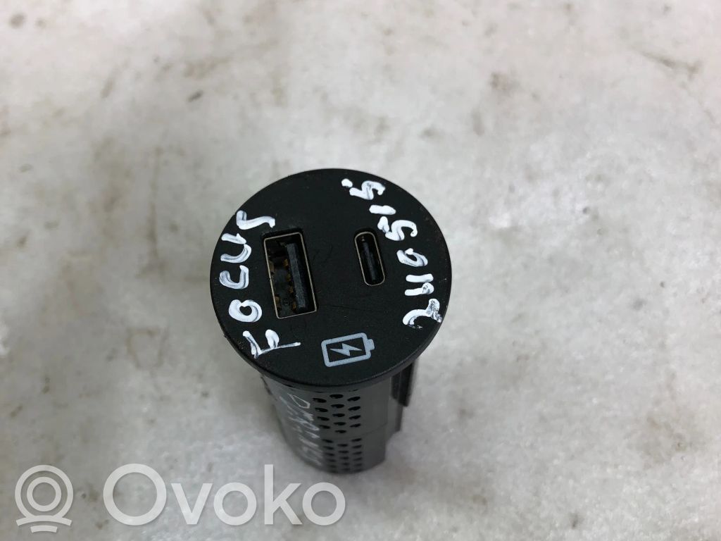 USB-pistokeliitin   MU5T19J211CA