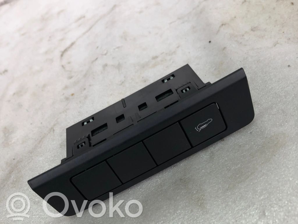 Mazda CX-30 Tailgate opening switch 